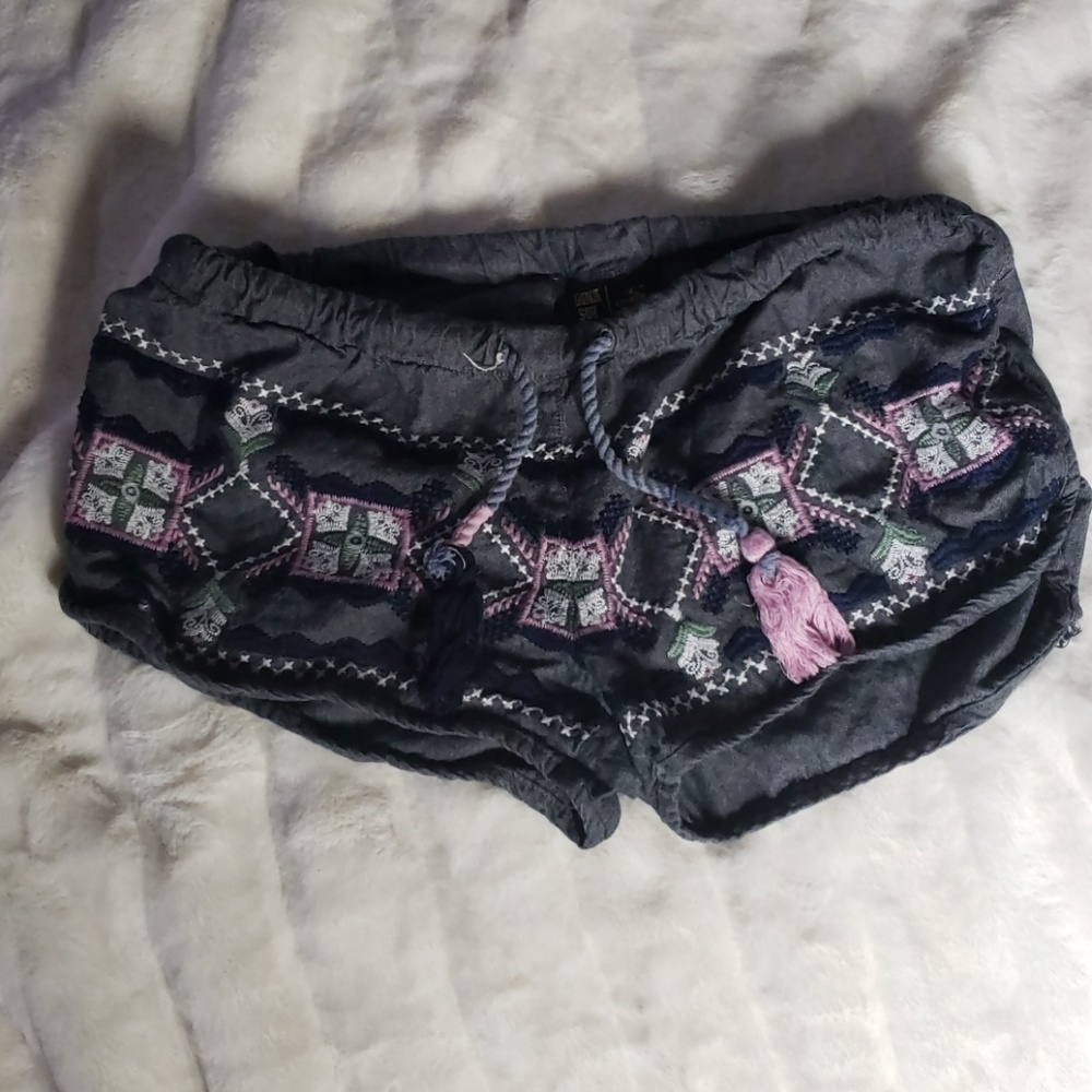 O'Neill shorts size medium